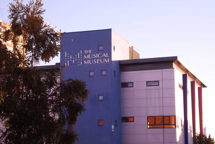 Brentford Musical Museum OrganFax