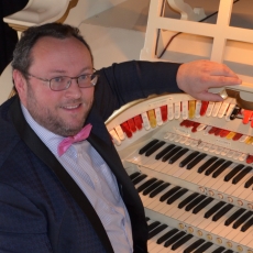Michael Carter at the COS Northern Wurlitzer in Victoria Hall, Saltaire